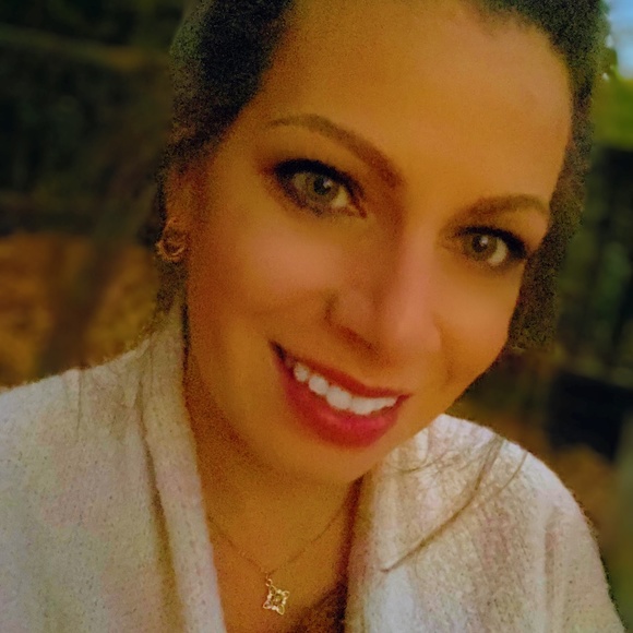 Meet your Posher, Julie - Picture 3 of 3